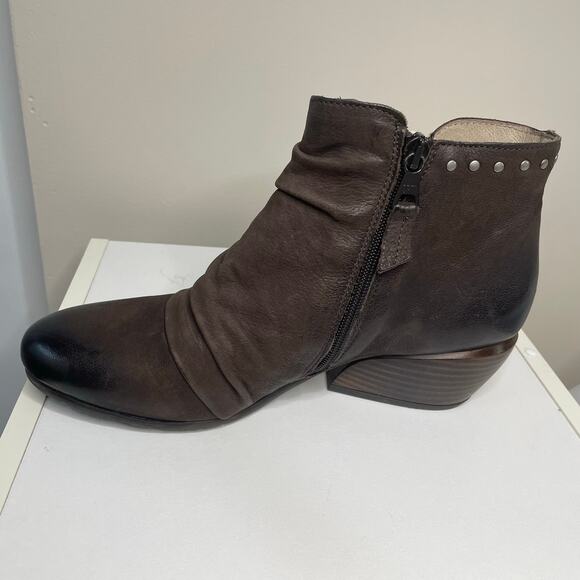 Miz‎ Mooz Ruched Slouchy Leather Studded Ankle Boots Booties Zipper Brown Sz 38 - Picture 2 of 13